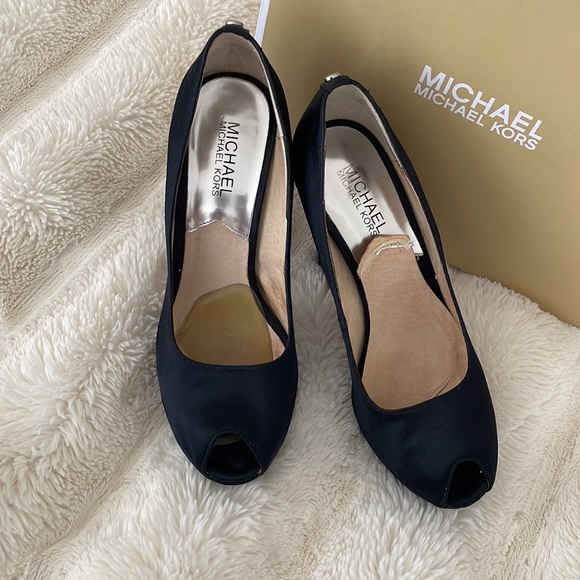 Michael Kors Platform Shoes - Picture 2 of 3